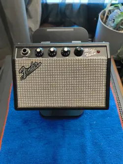 PORTABLE GUITAR AMP