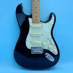 1993 SQUIER BY FENDER STRATOCASTER BLACK VN MIK