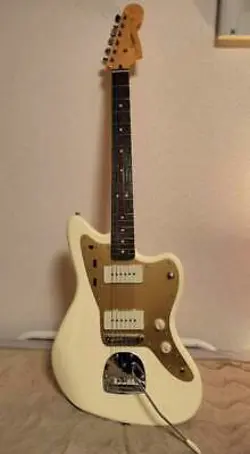 GOOD CONDITION SQUIER BY FENDER J MASCIS JAZZMASTER MOD