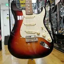 FENDER AMERICAN PROFESSIONAL ST RW USED 2016 ALDER BODY MAPLE NECK W/HARD CASE