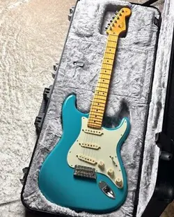 FENDER  2021   AMERICAN PROFESSIONAL II STRATOCASTER  MIAMI BLUE  3.64KG