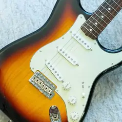 FENDER FSR MADE IN JAPAN TRADITIONAL 60S STRATOCASTER -3 TONE SUNBURST- 3.33KG