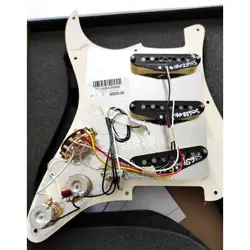 PICKGUARD WHITE FENDER