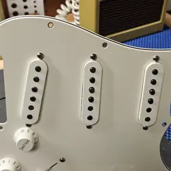 FENDER AMERICAN STRAT