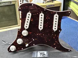 2008 FENDER AMERICAN STRAT LOADED PICKGUARD ALNICO 5 USA PICKUPS ELECTRIC GUITAR