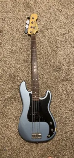 FENDER PRECISION BASS MADE IN MEXICO