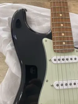 FENDER PLAYER STRATOCASTER PAU FERRO BLACK GUITAR BRAND NEW