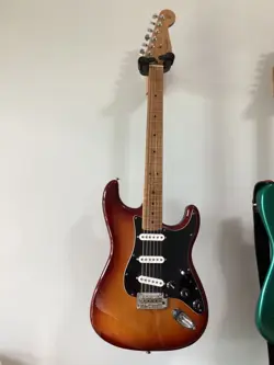 FENDER DELUXE STRATOCASTER WITH ROASTED MAPLE NECK
