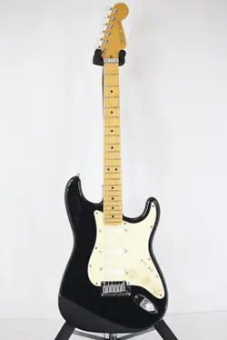 FENDER STRATOCASTER PLUS