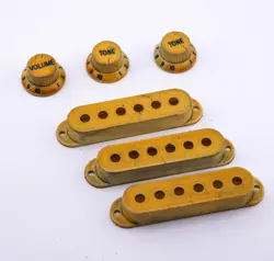 AGP ™ - RELIC FENDER ® STRATOCASTER AGED PICKUPS COVERS 50/50/52MM AND KNOBS