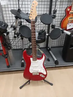 CUSTOM DLX STRATOCASTERELECTRIC