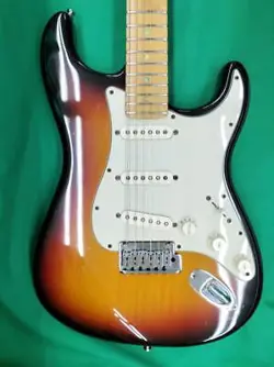 FENDER USA AMERICAN DLX. STRATOCASTERELECTRIC GUITAR