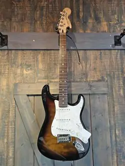 CHINA FENDER SQUIER STANDARD STRATOCASTER 6 STRING GUITAR (AM1080911)