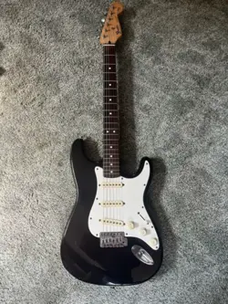 MADE STRATOCASTER SQUIRE