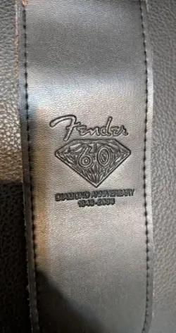 FENDER 60TH DIAMOND ANNIVERSARY 2.5 INCH BLACK LEATHER GUITAR STRAP