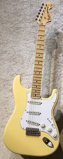 FENDER YNGWIE MALMSTEEN STRATOCASTER VINTAGE WHITE 2022    JD22090006 3.5KG  M