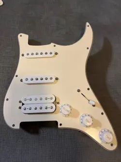 FENDER STRATOCASTER MEXICO LOADED HSS PICKGUARD