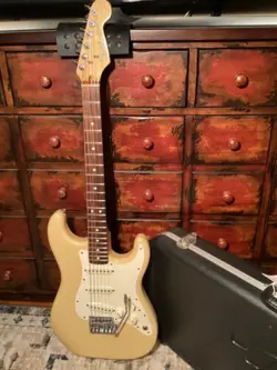 1983 FENDER AMERICAN STANDARD STRATOCASTER