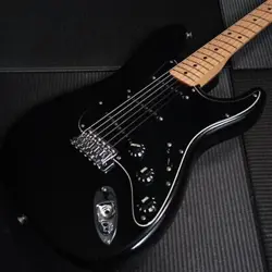 FENDER 1981 STRATOCASTER BLACK