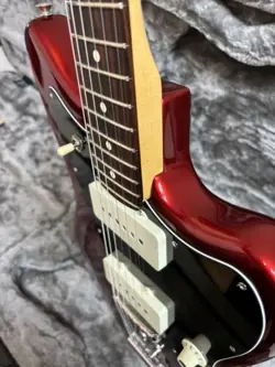 FENDER AMERICAN PROFESSIONAL JAZZMASTER