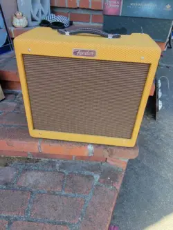 FENDER BLUES JUNIOR GUITAR AMPLIFIER - LIMITED EDITION TWEED EXCELLENT CONDITION