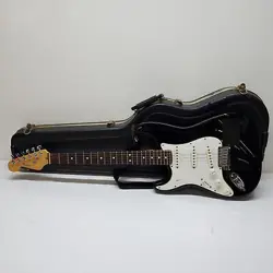 FENDER STRATOCASTER LEFT HANDED BLACK ELECTRIC GUITAR WITH CASE