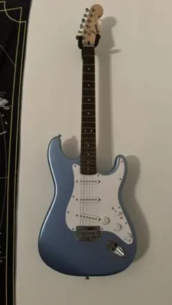 ELECTRIC GUITAR FENDER