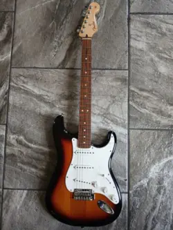 FENDER STRATOCASTER 75TH ANNIVERSARY SUNBURST STRATOCASTER