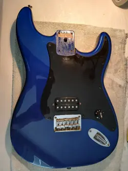 FENDER SQUIER BULLET STRATOCASTER LOADED BLUE BODY