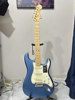 STRATOCASTER MATTE BLUE