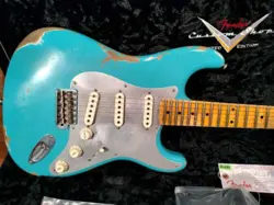 CUSTOM STRATOCASTER RELIC