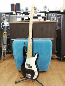 FENDER AM PRO P BASS V ELECTRIC BASS GUITAR