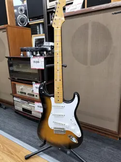 FENDER JAPAN ST57-55 2TS STRATOCASTER 2 TONE SUNBURST MADE IN JAPAN 1984-1987