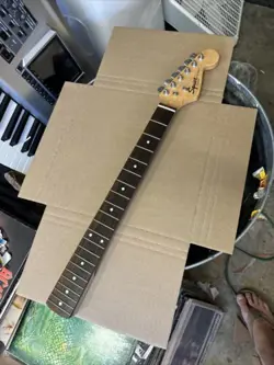 2000 FENDER STRATOCASTER SQUIER ROSEWOOD GUITAR NECK  W/TUNERS - NICE / LUTHIER