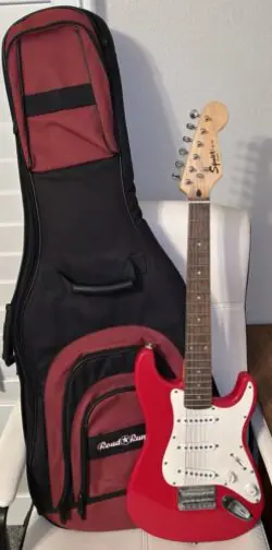 FENDER SQUIER MINI STRATOCASTER RED ELECTRIC GUITAR W/ ROAD RUNNER SOFT CASE BAG