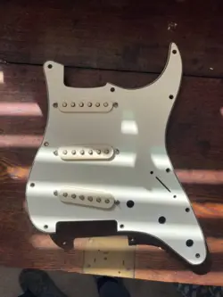 PICKGUARD STRATOCASTER MADE