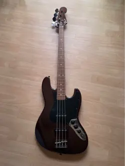 FENDER MADE IN JAPAN TRADITIONAL 60S JAZZ BASS WALNUT