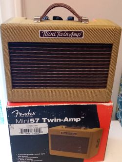 FENDER MINI '57 TWIN-AMP 9V PORTABLE GUITAR AMPLIFIER