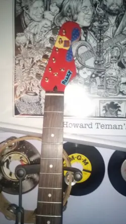 FENDER GUITAR/REPLICA