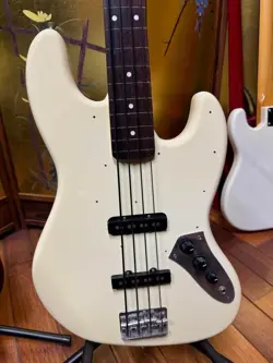 ELECTRIC BASS STRING