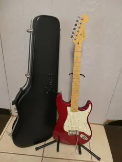 FENDER STRATOCASTER MADE IN USA W/CASE