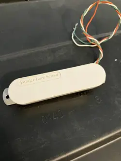 WHITE FENDER LACE SENSOR PICKUP