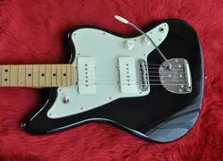 JAZZMASTER BLK MAPLE