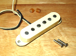 FENDER 2020 USA AGE WHITE PURE VINTAGE 65 GREY BOTTOM STRATOCASTER MIDDLE PICKUP