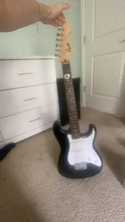 FENDER SQUIER ELECTRIC GUITAR