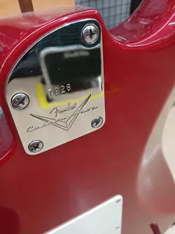 FENDER CUSTOM DLX STRATOCASTER ELECTRIC GUITAR