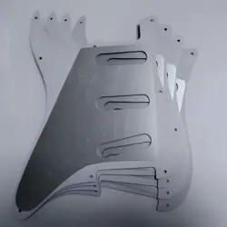 FENDER STRATOCASTER GUIAR