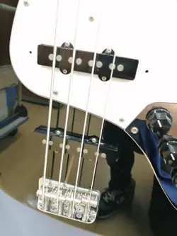 ELECTRIC BASS GUITAR-07