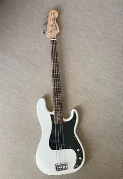 DUNCAN PU EQUIPPED SQUIER BY FENDER PLEBE