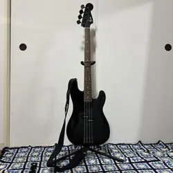 FENDER PRECISION BASS ALL BLACK